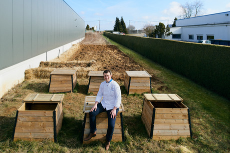 Le traiteur Nicolas Rivoallan (Code Cuisine) recycle ses déchets dans des bacs de compost. Nader Ghavami