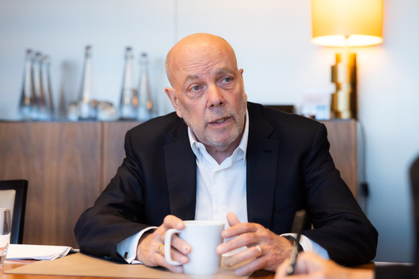 Alors que certaines études indiquent que seuls 11% des fonds d’actions surperforment sur une période de dix ans, George Gatch, CEO de JP Morgan AM, a fait valoir,  lors d’une interview à Londres, que les gestionnaires actifs ont tendance à surperformer en moyenne sur les marchés obligataires. (Photo: JP Morgan Asset Management)