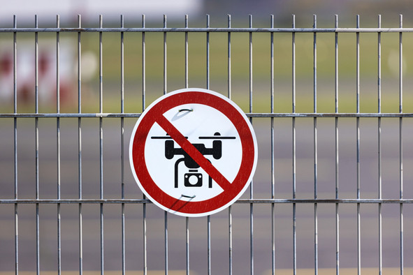 Lux-Airport a suspendu ses opérations dimanche soir entre 21h38 et 22h30 après de nouveaux signalements de drones. Le trafic a ensuite entièrement repris, deux jours après une première fermeture. (Photo: Shutterstock)