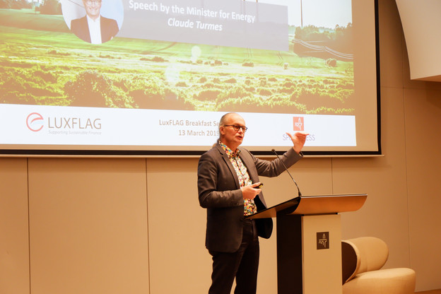 Invité du «Luxflag breakfast», Claude Turmes a convaincu le monde financier de son rôle à jouer face au réchauffement climatique. (Photo: Luxflag)