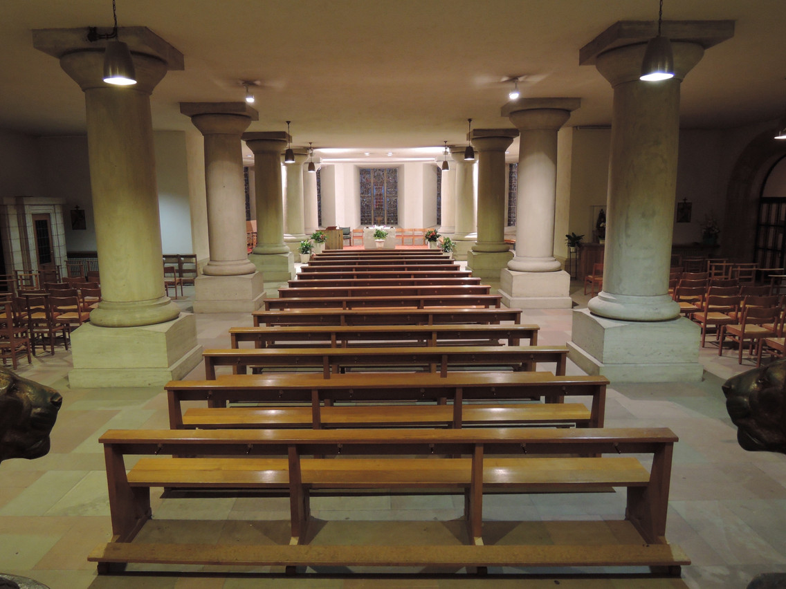 Dédiée à Saint Pierre, la crypte est une vaste église souterraine.  (Phot: Eglise catholique à Luxembourg) 