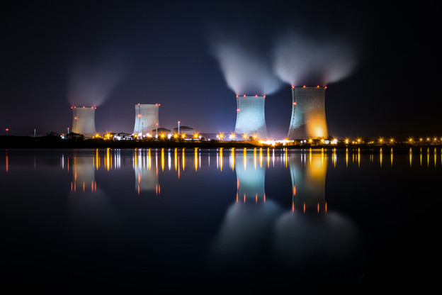 La fumée blanche de Cattenom devrait être visible au minimum jusqu’en 2032. Voire plus. Pour la Commission européenne comme pour le MIT, le nucléaire fera partie du mix énergétique contre les émissions de CO 2 . (Photo: Shutterstock)