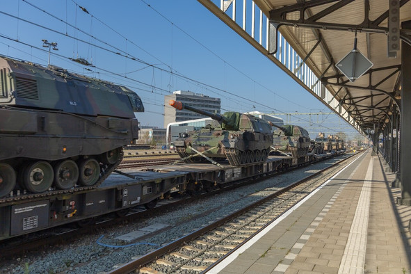 Malgré les efforts financiers, l’UE aura du mal à atteindre ses objectifs de préparation militaire d’ici 2030, selon un rapport publié ce 3 septembre 2026 par la Cour des comptes européenne. (Photo: Shutterstock)