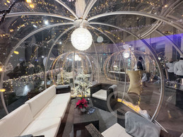 Le Royal is a living institution that takes an elegant breath of fresh air, this year, with its four bubbles that can accommodate guests for a drink or dinner. (Photo: Paperjam)