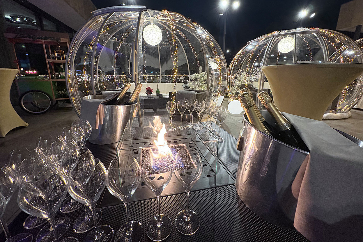 Le Royal is a living institution that takes an elegant breath of fresh air, this year, with its four bubbles that can welcome guests for a drink or dinner. (Photo: Paperjam)