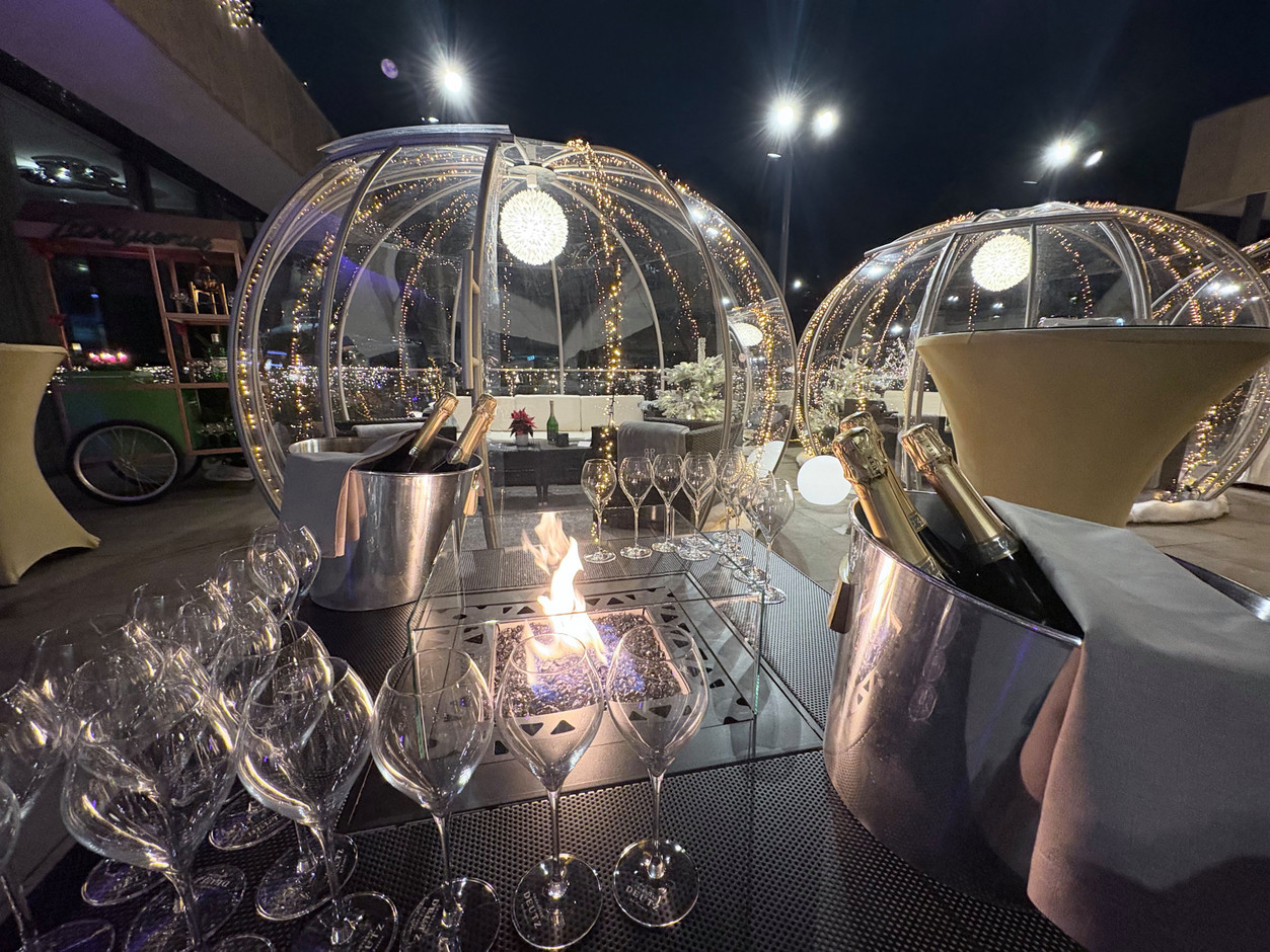 Le Royal is a living institution that takes an elegant breath of fresh air, this year, with its four bubbles that can welcome guests for a drink or dinner. (Photo: Paperjam)