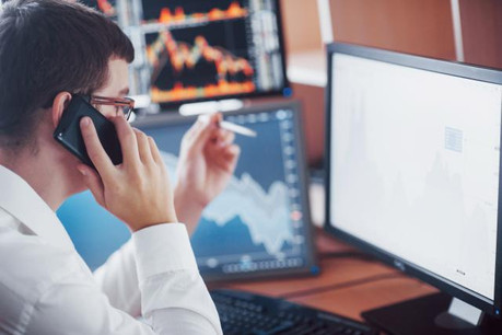 La valeur ajoutée du secteur financier s’est repliée de 2,4% sur un trimestre (-4,1% sur un an), pénalisée par les résultats des fonds d’investissements, mais aussi par la forte hausse des frais généraux de quelques banques de la Place. (Photo: Shutterstock)
