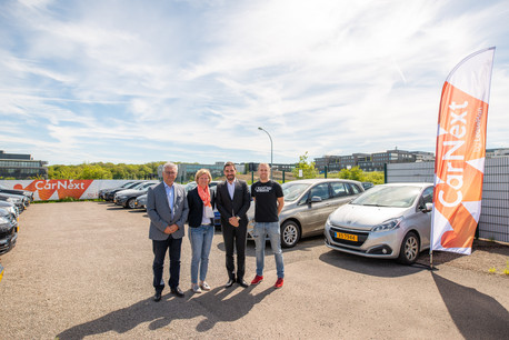 CarNext.com a été inauguré officiellement le 14 mai sur le site de LeasePlan Luxembourg en présence de Diane Feipel, bourgmestre de Leudelange, Jean-Paul Sunnen, échevin, Raphael Gindt, échevin, et Joel Fernandes, country manager de LeasePlan Luxembourg. (Photo: Benjamin Song)