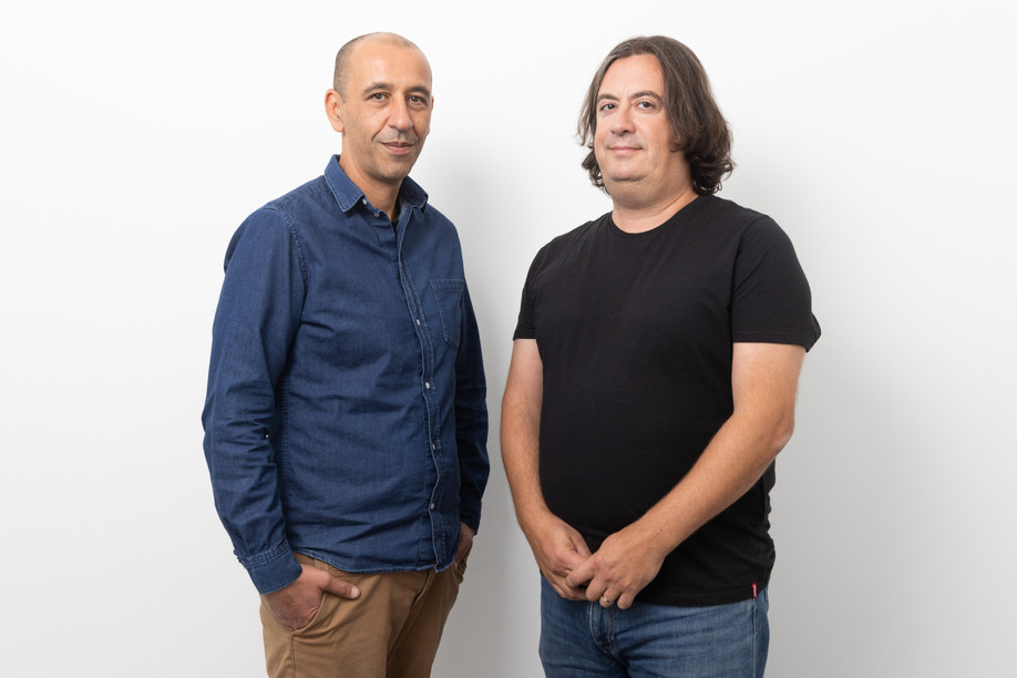 Manuel Mekideche (left) and Carlos Paulos (right) go head to head to discuss the legalisation of cannabis in Luxembourg. Photo: Guy Wolff/Maison Moderne