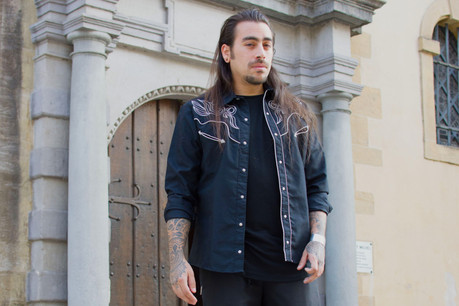 Un look affirmé, un métier passion et des origines mexicaines toujours bien présentes: Leonardo Black donne à Paperjam Foodzilla ses adresses gourmandes préférées. (Photo : Maison Moderne)
