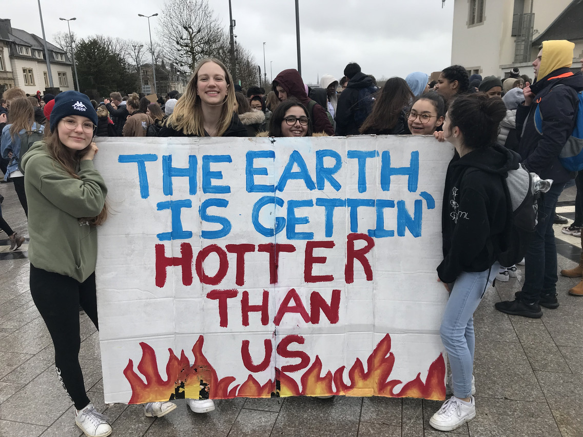 800 élèves du Lycée Aline Mayrisch ont fait le déplacement dans le centre de la capitale pour marcher contre le réchauffement climatique.  Paperjam