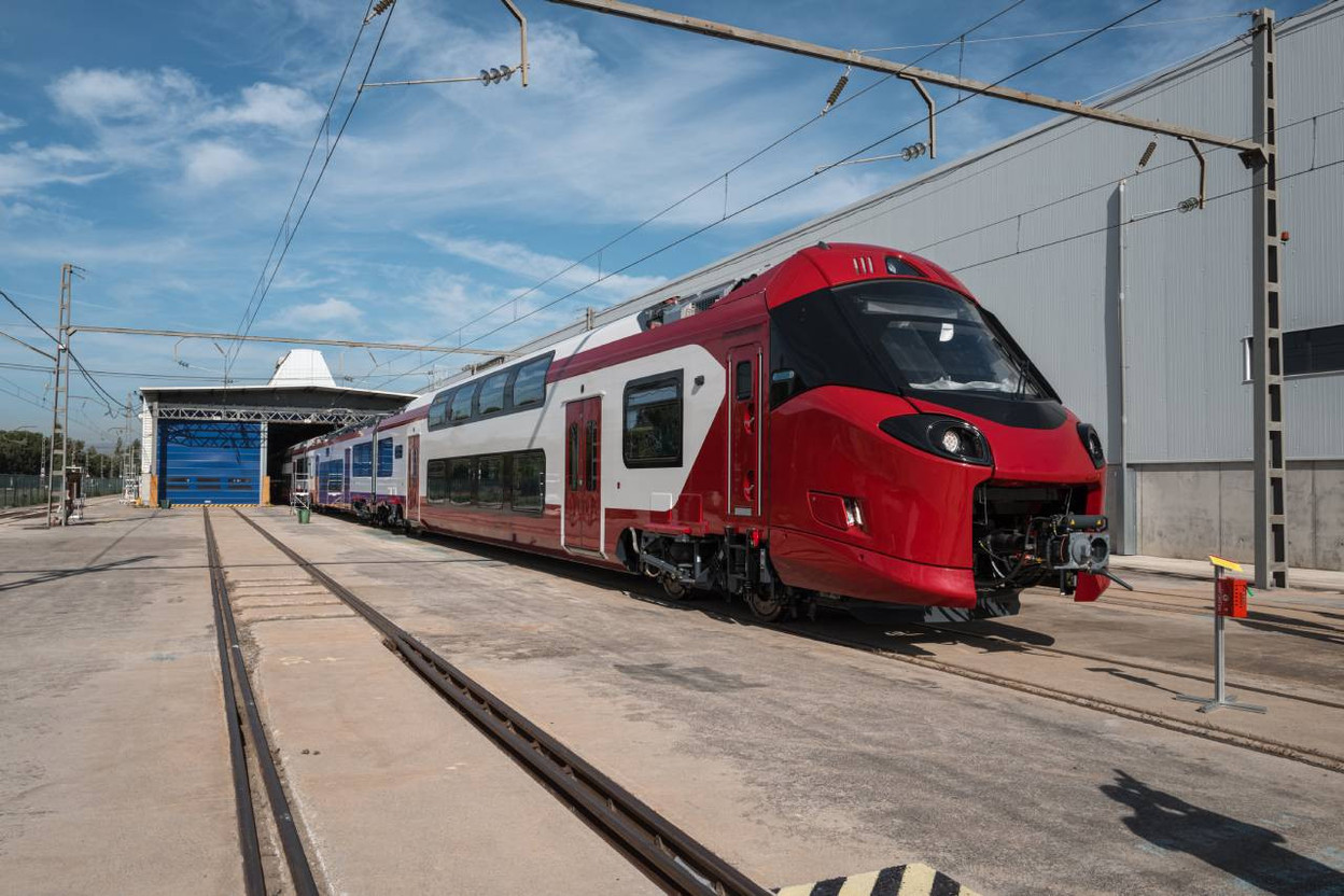 The new Coradia trains are the latest generation of high-capacity multiple units, designed to offer greater comfort, space and seating, responding to the increase in passenger numbers. (Photo: CFL)
