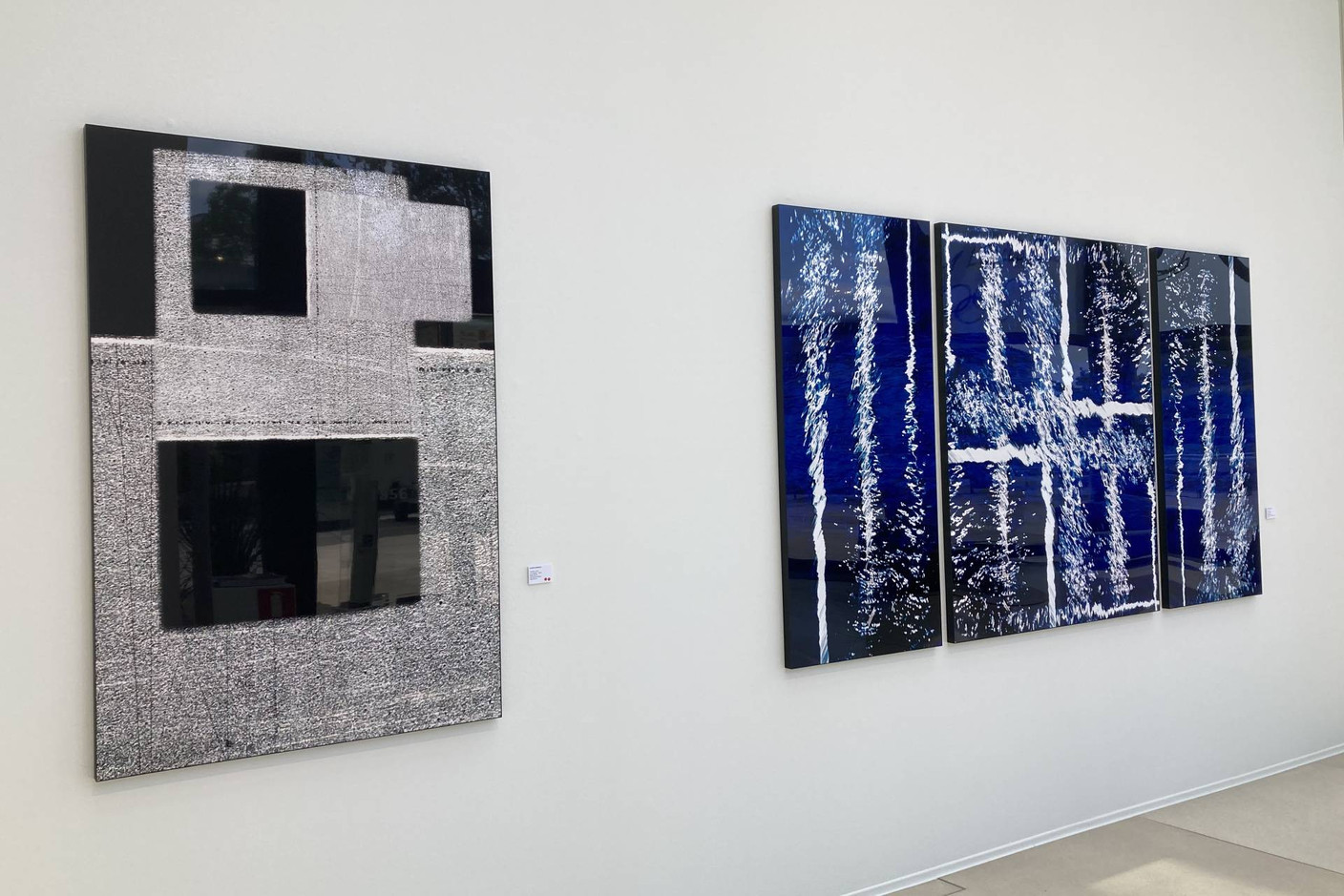 «Synnode» (2016) à gauche et «Genèse» (2011) à droite. (Photo: Céline Coubray)