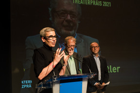 Sam Tanson (Ministre de la Culture), Frank Feitler et Claude Mangen (Theater Federatioun) (Photo: Nader Ghavami/Maison Moderne)