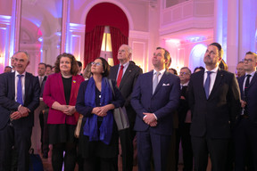 UK ambassador Fleur Thomas (second from left), Luxembourg finance minister Yuriko Backes (third from left), US ambassador Thomas Barrett (centre, back), Crown Prince Guillaume, and Luxembourg prime minister Xavier Bettel (on right) watch a promotional video during Luxembourg for Finance’s 15th anniversary reception, 20 February 2023. Photo: Matic Zorman/Maison Moderne