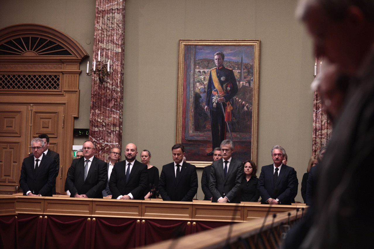 Les membres du gouvernement ont respecté une minute de silence à la mémoire du Grand-Duc Jean avant d’effectuer les travaux sur le budget. (Photo: Matic Zorman)