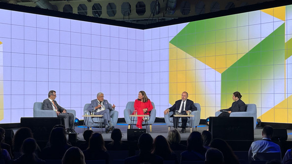 Manuel Schiappa Pietra, président et CEO Freebalance, Laurent Masar, membre du Parlement luxembourgeois, Moore Aoki Ayumi, présidente Women in Tech, Dr. Tawfik Jelassi, sous-directeur général pour la communication et l’information de l’Unesco , Maria Tadeo, rédactrice en chef Europe Euronews (Photo: Paperjam)