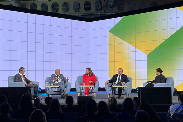 Manuel Schiappa Pietra, président et CEO Freebalance, Laurent Masar, membre du Parlement luxembourgeois, Moore Aoki Ayumi, présidente Women in Tech, Dr. Tawfik Jelassi, sous-directeur général pour la communication et l’information de l’Unesco , Maria Tadeo, rédactrice en chef Europe Euronews (Photo: Paperjam)