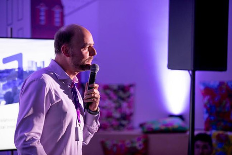 Olivier Debeugny, le CEO de Lingua Custodia, a une nouvelle fois réussi à convaincre son auditoire de l’intérêt de cette traduction automatisée et pertinente des documents financiers. (Photo: Jan Hanrion/Maison Moderne)