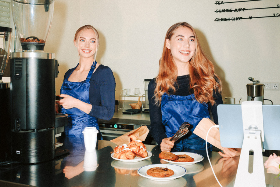 Linnea (left) and Astrid (right) Bohlin bring a taste of Sweden to Luxembourg with Bröd, their fika-inspired café in Limpertsberg. Photo: Julian Pierrot/Paperjam