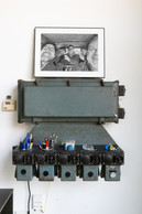 Old elements from the garage have also been preserved and reused directly in the house, such as this old electrical panel. Photo: Eva Krins