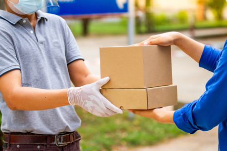 Le succès des livraisons à domicile pendant le confinement pousse le secteur logistique à se réinventer pour répondre à l’afflux de demande. (Photo: Shutterstock)