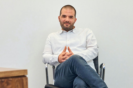 Christoph Bumb, dans la rédaction de Reporter.lu, rue du Saint-Esprit, dans le quartier politique de Luxembourg. (Photo: Andrés Lejona/Maison Moderne)