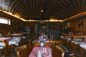 In winter, take advantage of the chalet to indulge in a succulent fondue. Eva Krins (Maison Moderne)