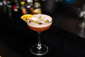Chef Joël Schaeffer's cuisine allows us to rediscover familiar local dishes, with a resolutely modern Provençal twist! Eva Krins (Maison Moderne)