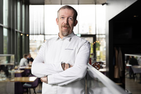 Chef Joël Schaeffer's cuisine allows us to rediscover familiar local dishes, with a resolutely modern Provençal twist! Eva Krins (Maison Moderne)