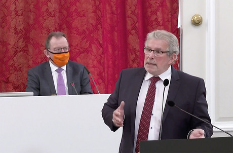 Le président de la commission de la santé de la Chambre et rapporteur de la loi Covid, Mars Di Bartolomeo (LSAP), prend la parole. (Photo: Capture d’écran)