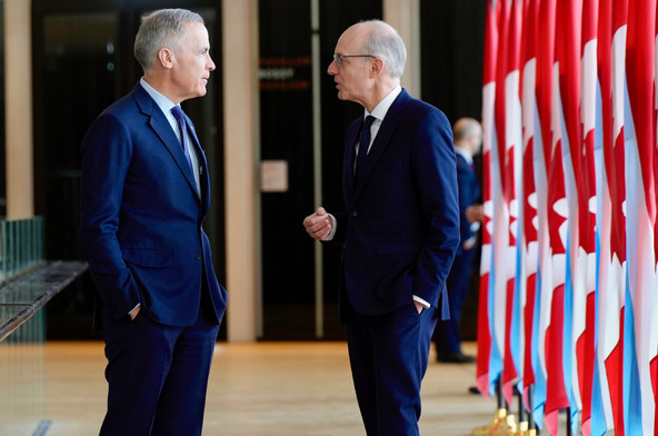 Début septembre, le Premier ministre, Luc Frieden, ici en conversation avec son homologue canadien Mark Carney, assurait travailler activement à convaincre. Aujourd’hui, Londres semble avoir dit non après des mois d’hésitations. Les Allemands et les Français ne sont pas «chauds», ce qui rendra le projet nettement moins ambitieux. (Photo: SIP/archives)