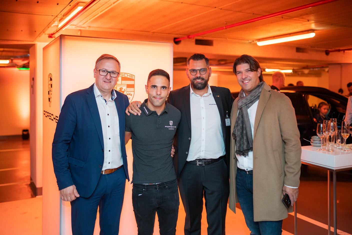 Paul Lopes, Dylan Pereira (Pilote automobile), Armando Rodrigues (Porsche Zenter) et Javier Linares (Photo: Johannes Nollmeyer)