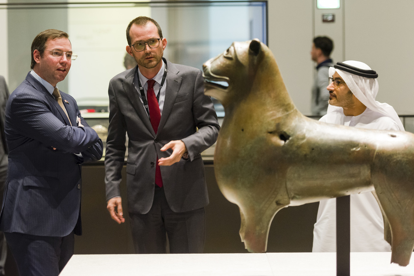 S.A.R. le Grand-Duc héritier et Manuel Rabaté, directeur du Louvre Abu Dhabi. (Photo: SIP/Jean-Christophe Verhaegen)