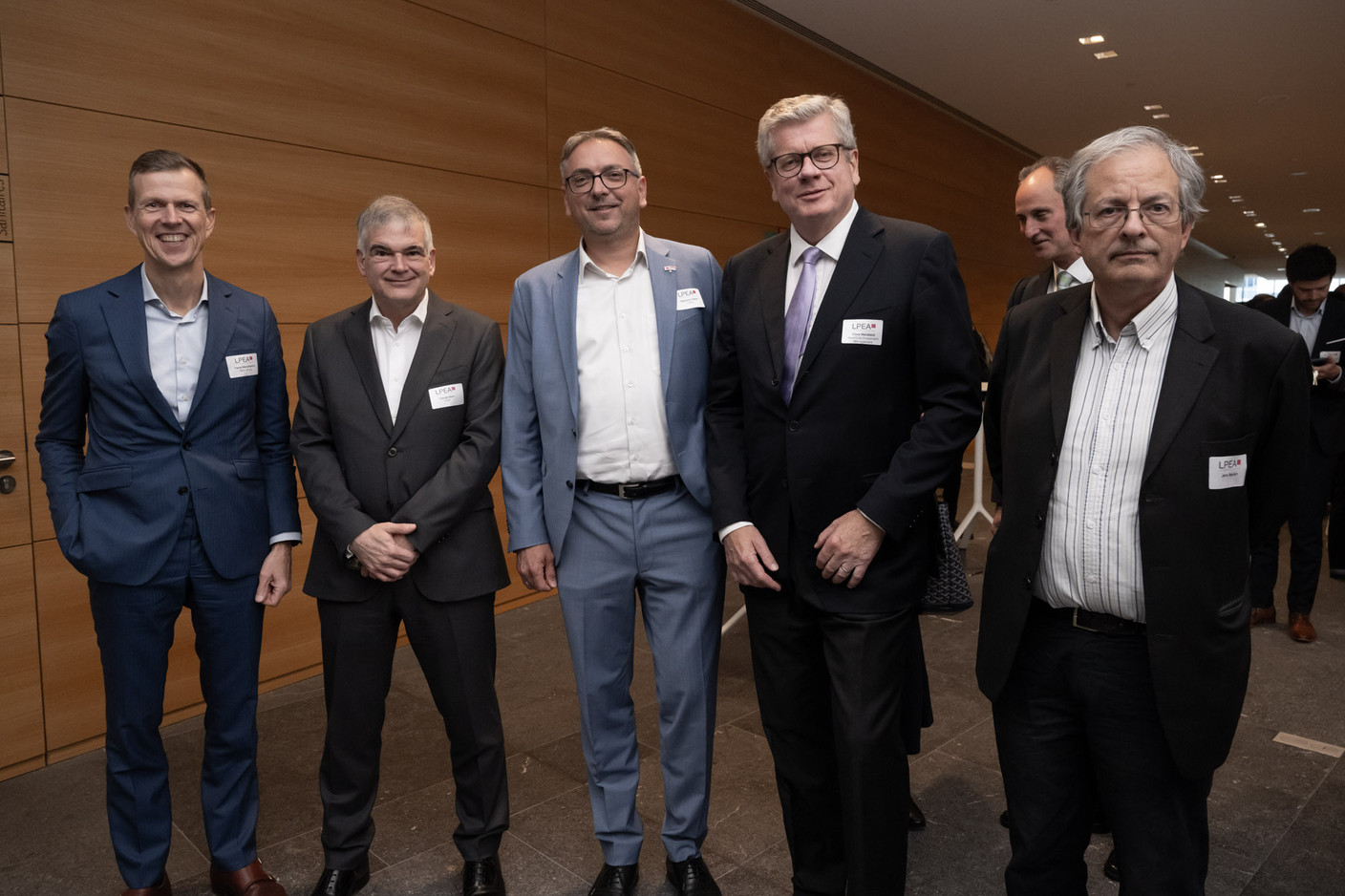 L to r: Pierre Weimerskirch (Apex Group), Claude Marx (CSSF), Stéphane Pesch (LPEA), Claus Mansfeldt (LPEA) and the artist Jens Beyrich. Photo: Nader Ghavami/LPEA