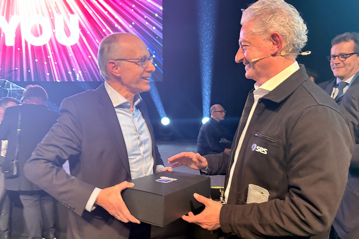 Luc Frieden, here with the CEO of SES, Adel Al-Saleh, wished for more optimism... and less regulation, to return to stronger growth in a competitive world. (Photo: Paperjam)