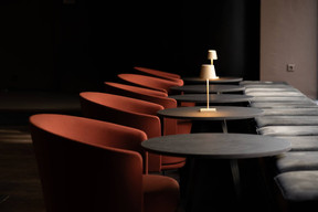 L’espace lounge donne sur la rue Notre-Dame. (Photo: Kevin Eiffener / Mikado)