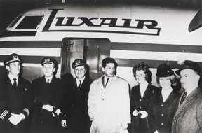 The crew of the first Luxair flight posed 60 years ago in front of the Fokker F27 to Paris-Le Bourget. (Photo: LuxairGroup)
