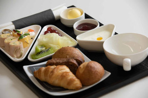 Excellence artisanale et gourmandise au programme pour les futurs passagers de la classe affaires Luxair ((Photo : LuxairGroup))