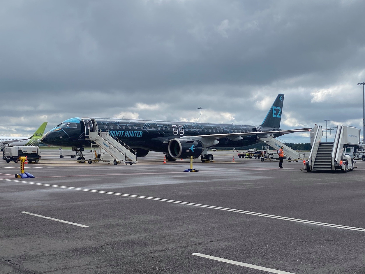 The experimental “Profit Hunter”, an Embraer 192-E2, landed on the tarmac at Luxembourg’s Findel airport, 12 July 2024. Photo: Maison Moderne