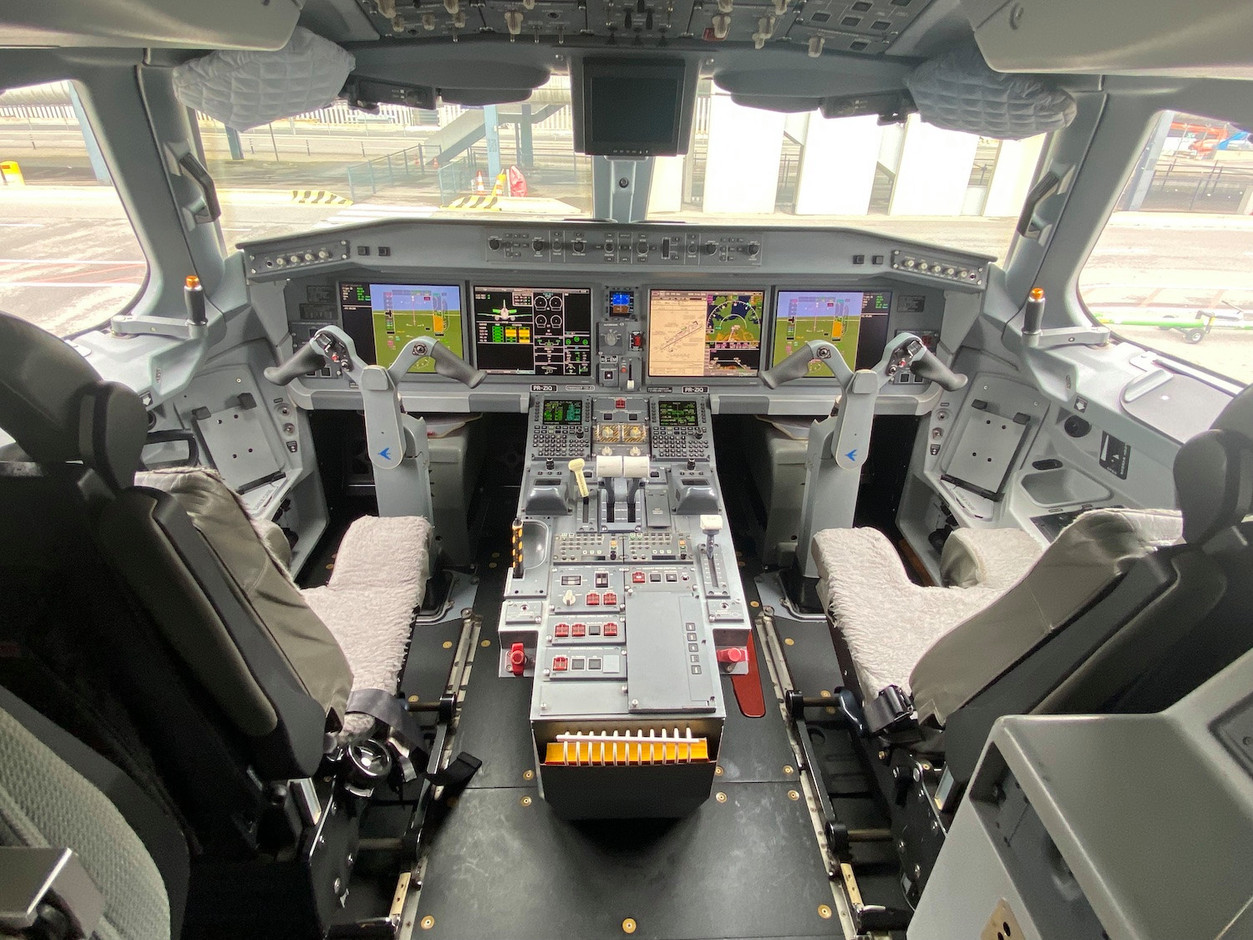 The Embraer 192-E2 cockpit. Photo: Maison Moderne
