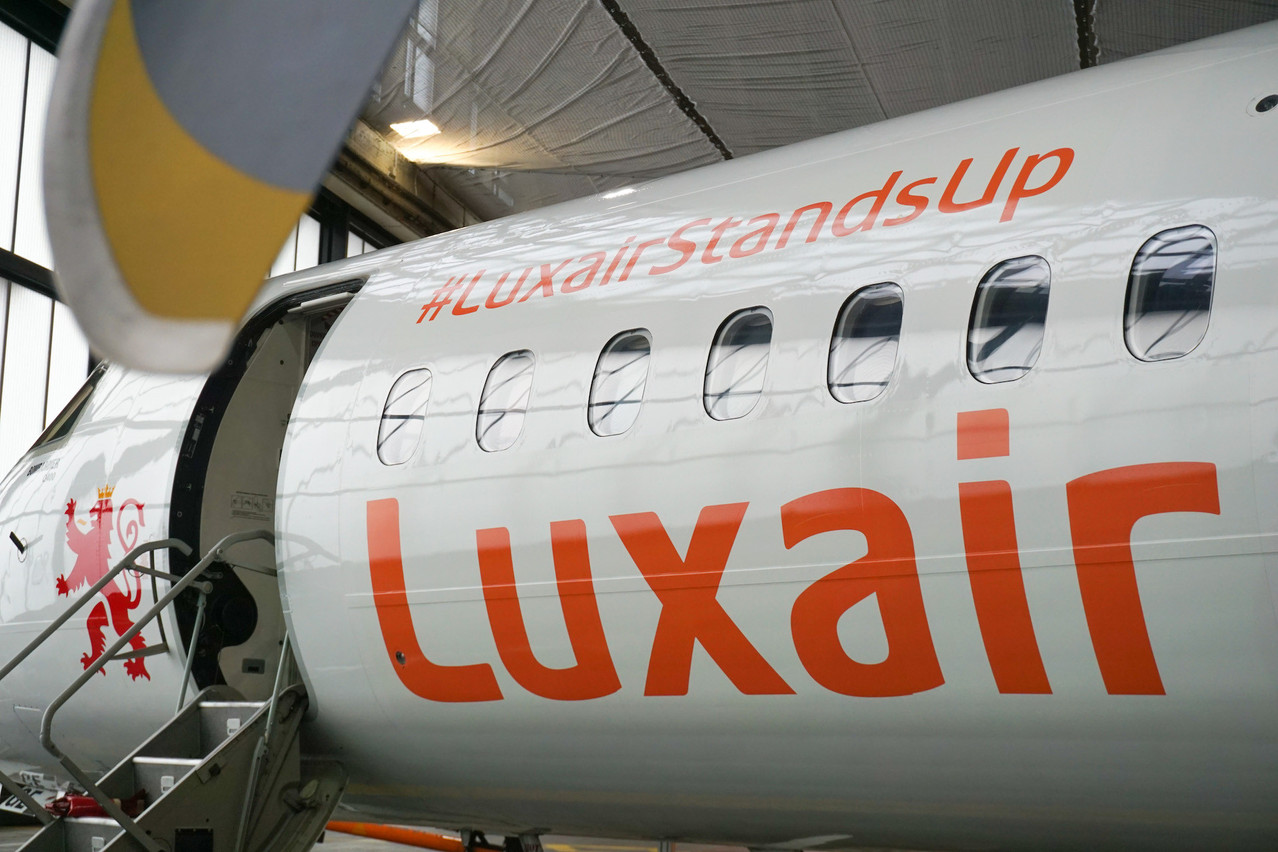 Luxair a remplacé le bleu de son logo par l’orange sur l’un de ses avions, qui portera désormais le message de soutien à la campagne de l’Onu contre les violences dont sont victimes les femmes et les filles. (Photo: Luxair)
