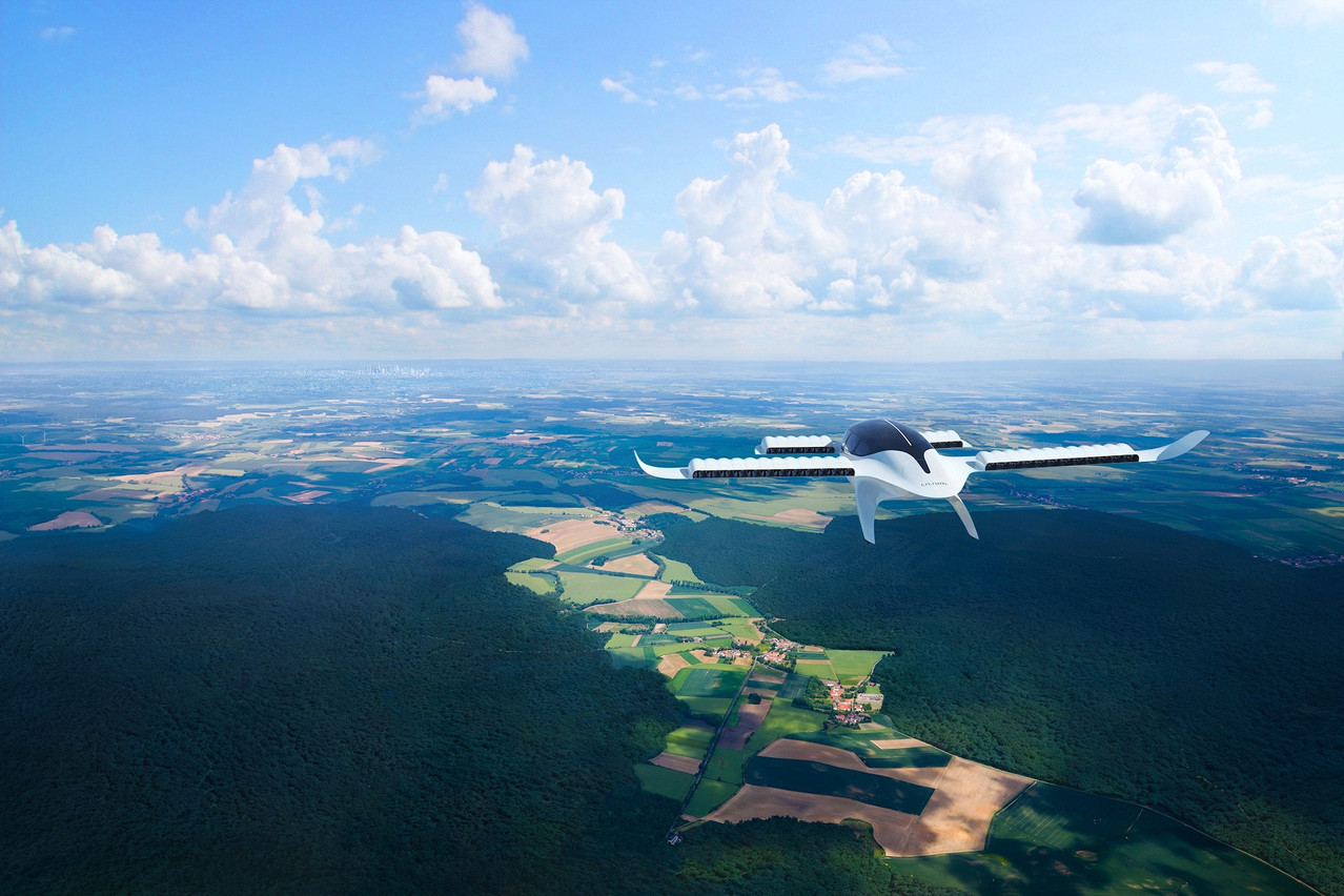 Le Lilium Jet, à sept places, est totalement électrique. Il décolle et atterrit à la verticale, grâce à son système de propulsion orientable. (Photo: Lilium/Shutterstock)