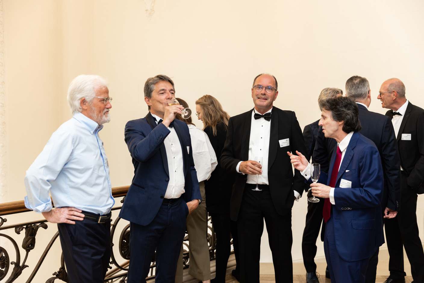 Bernard Lhoest (EY Luxembourg, second from left), Jacques Linon (EY Luxembourg, second from right), Lorenzo Modestini (Euromobiliare Asset Management, right) at a gala dinner to launch EY Luxembourg's 2023 attractiveness survey, held at the Cercle Cité on 15 June. Photo: Romain Gamba/Maison Moderne