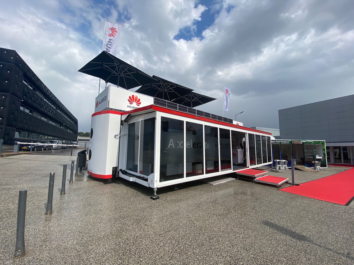 In the two cubicles of Huawei's truck, a concentration of the technologies available for B2B, the group's new strategy. (Photo: Maison Moderne)