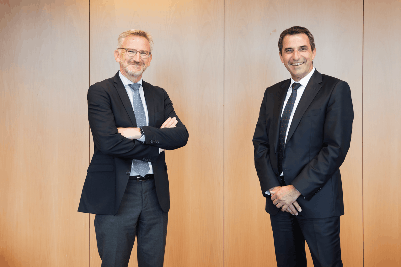 Camille Thommes, à gauche, Directeur Général de l’ALFI, et Philippe Bourgues, à droite, Managing Director de CACEIS Bank, Luxembourg Branch Jan Hanrion / Maison Moderne Publishing SA