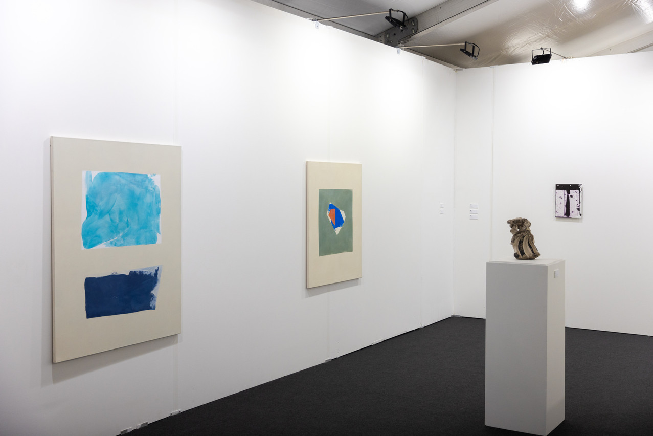The Bernard Bouche gallery offers two works by Peter Joseph (left).  (Photo: Romain Gamba/Maison Moderne)