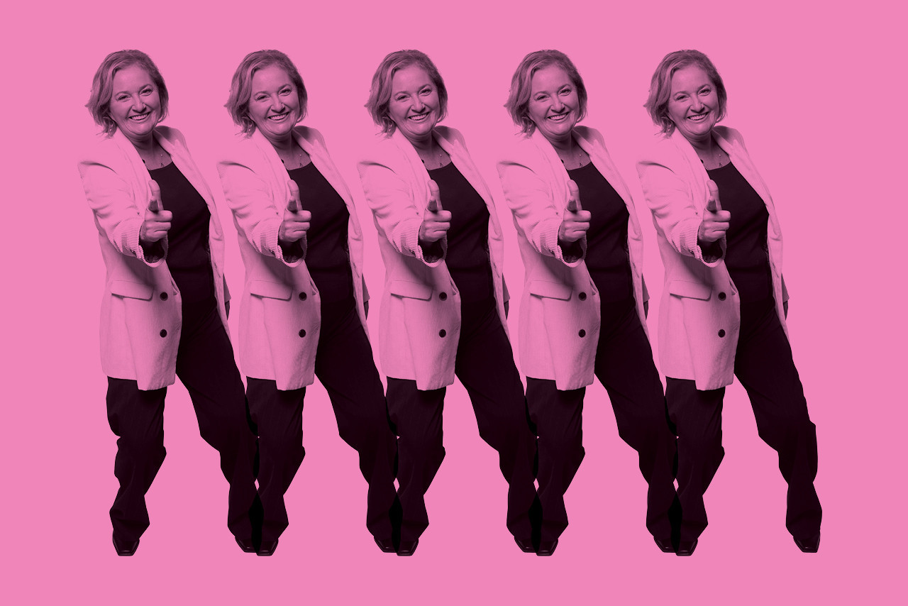 Capturing the essence of Alex Reding’s pose from Paperjam’s November issue, Paulette Lenert seen at Luxembourg Art Week. Photo: Maison Moderne