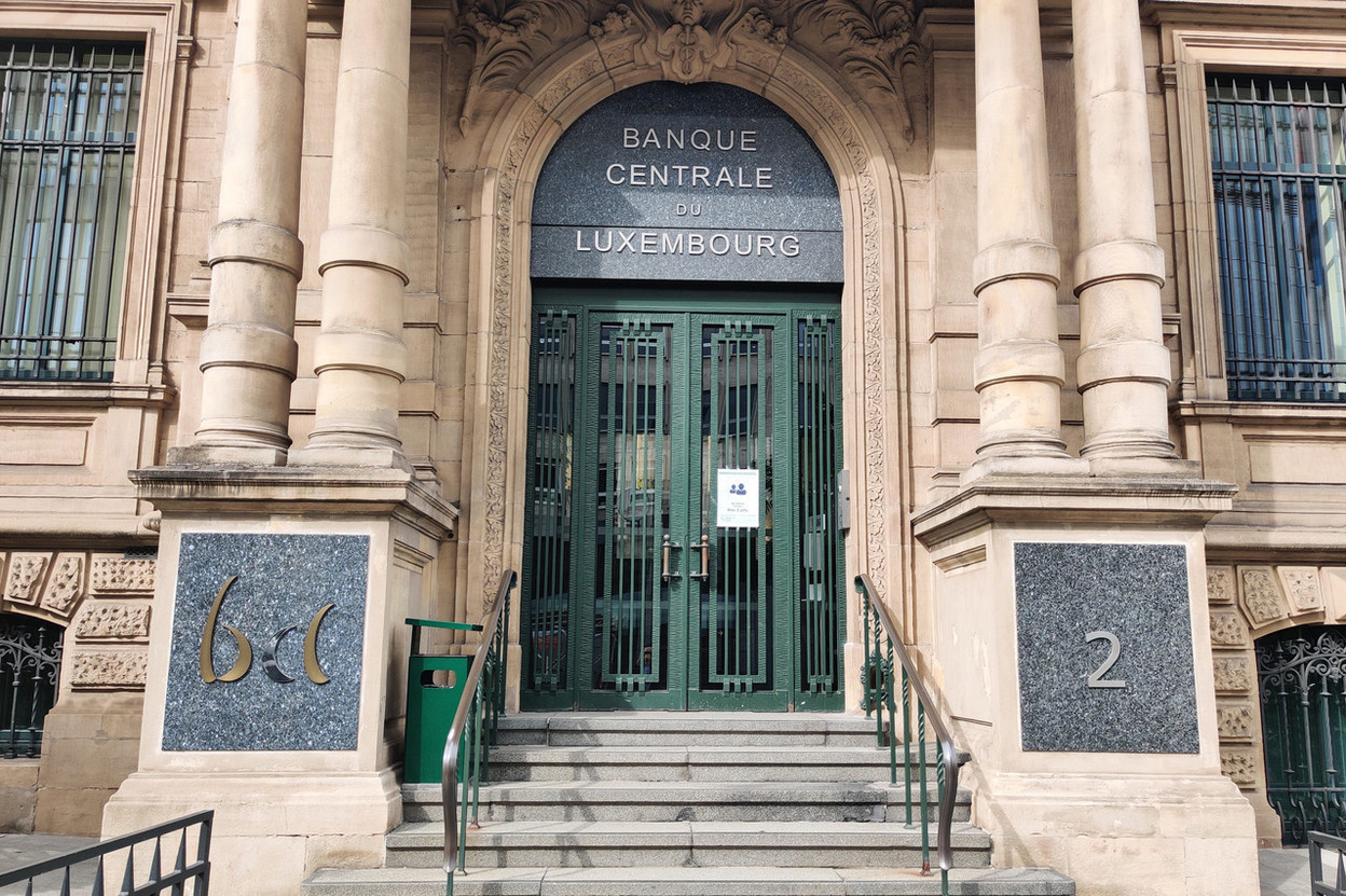A €3.77bn reduction in deposits led May’s 1.67% contraction in bank balance sheets, though Luxembourg’s credit institutions still posted 0.77% annual growth. Archive photo: Christophe Lemaire