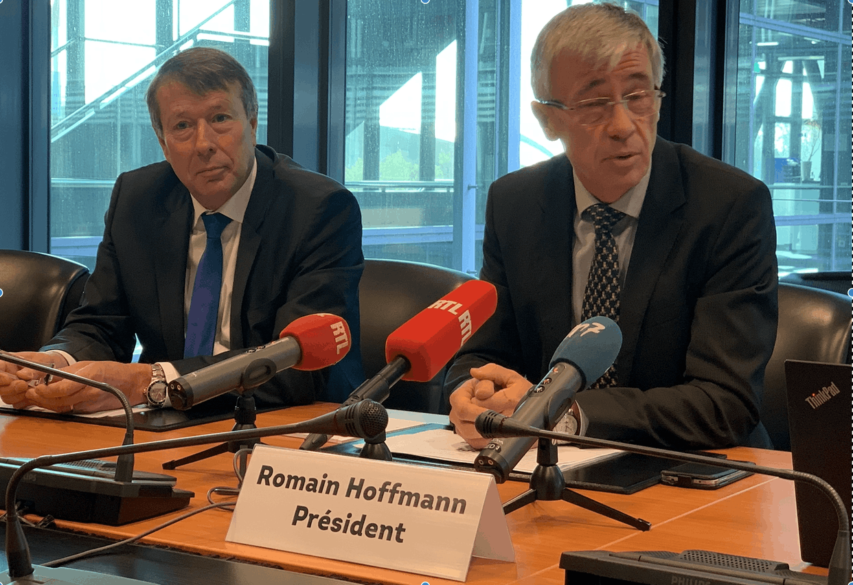 Le vice-président du Groupement pétrolier Paul Kaiser et son président Romain Hoffmann regardent l’entrée en vigueur de la hausse des accises avec prudence. (Photo: Paperjam)
